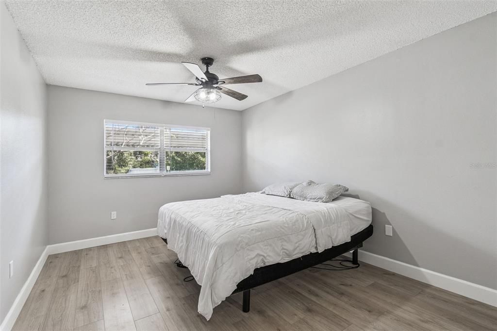 待售: $149,000 (1 贝兹, 1 浴室, 855 平方英尺)