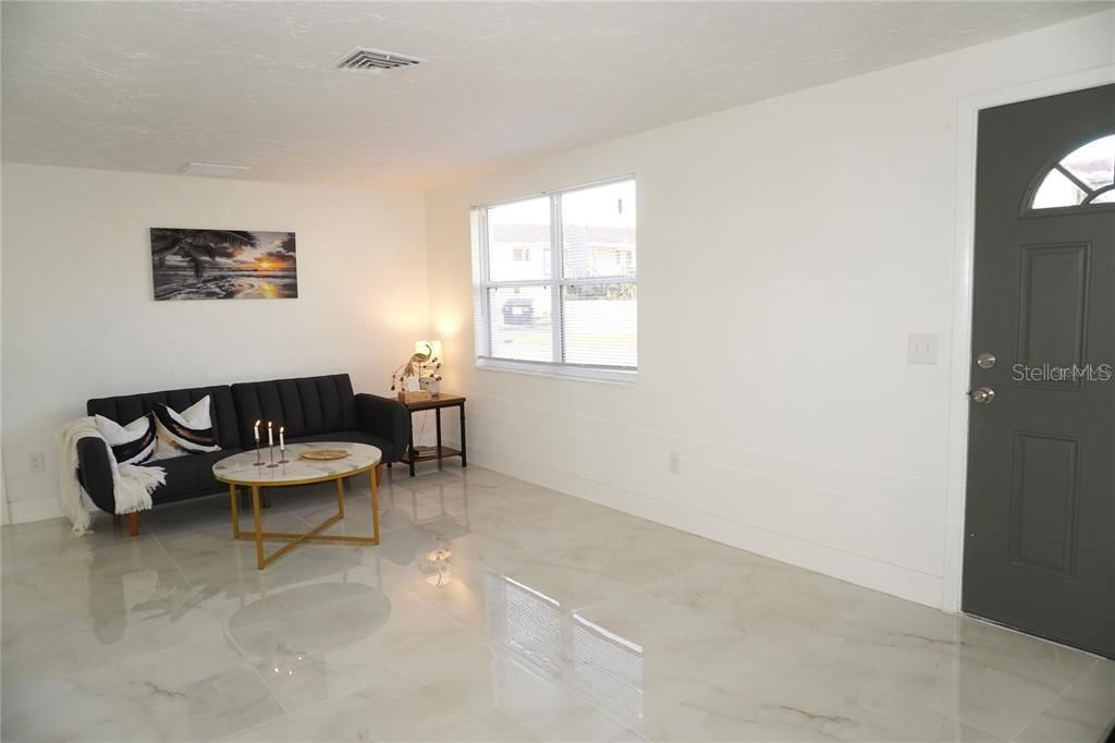For Sale: $219,999 (2 beds, 2 baths, 1044 Square Feet)