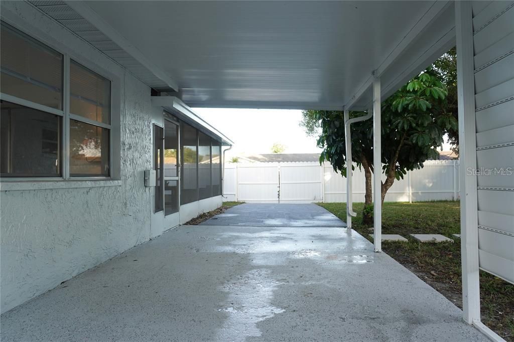 For Sale: $219,999 (2 beds, 2 baths, 1044 Square Feet)