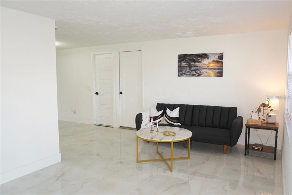 For Sale: $219,999 (2 beds, 2 baths, 1044 Square Feet)