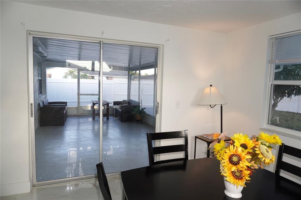 For Sale: $219,999 (2 beds, 2 baths, 1044 Square Feet)