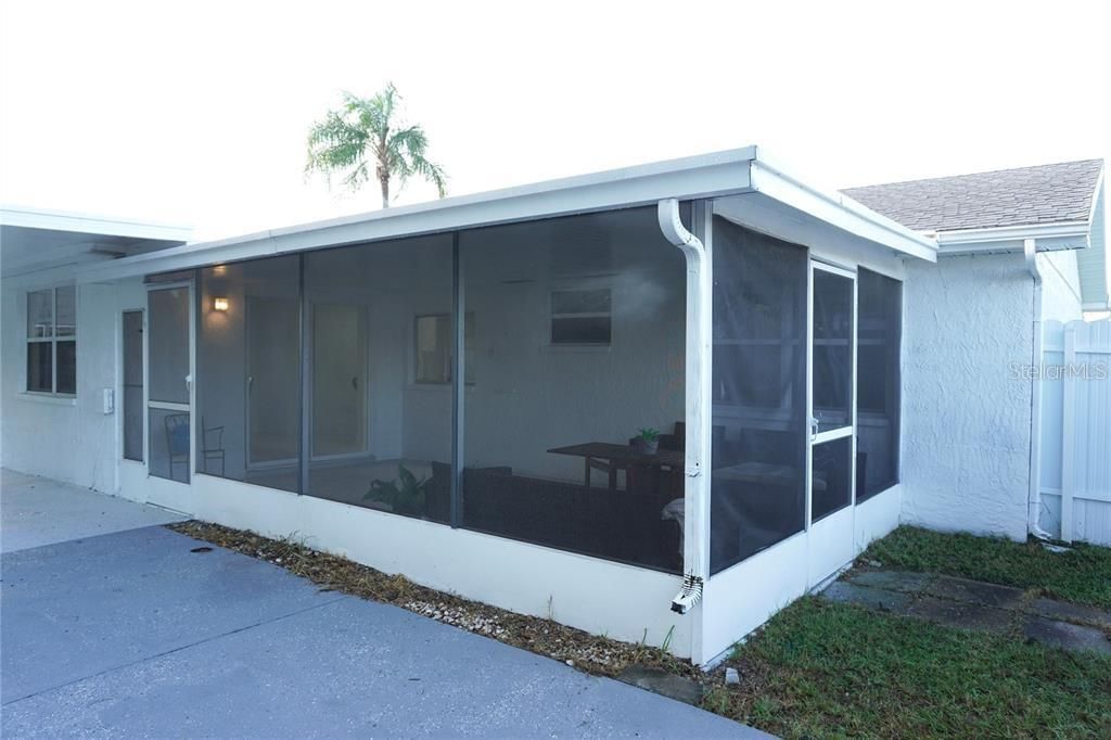 For Sale: $219,999 (2 beds, 2 baths, 1044 Square Feet)