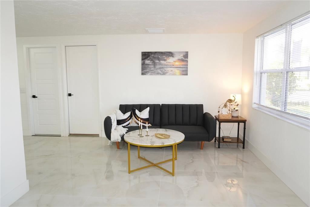 For Sale: $219,999 (2 beds, 2 baths, 1044 Square Feet)