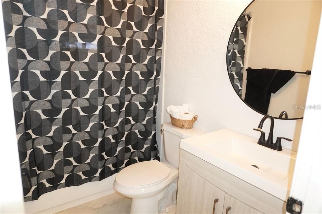 For Sale: $219,999 (2 beds, 2 baths, 1044 Square Feet)