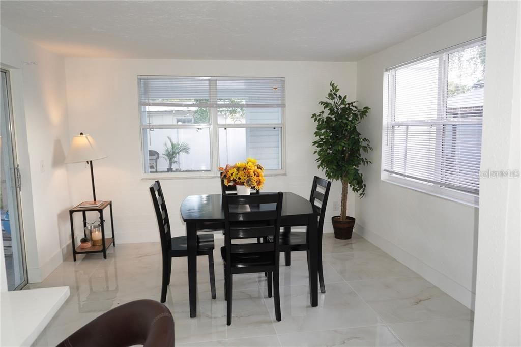 For Sale: $219,999 (2 beds, 2 baths, 1044 Square Feet)