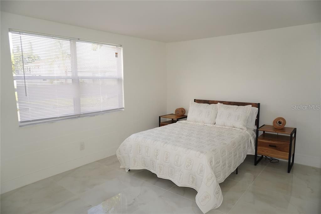 For Sale: $219,999 (2 beds, 2 baths, 1044 Square Feet)