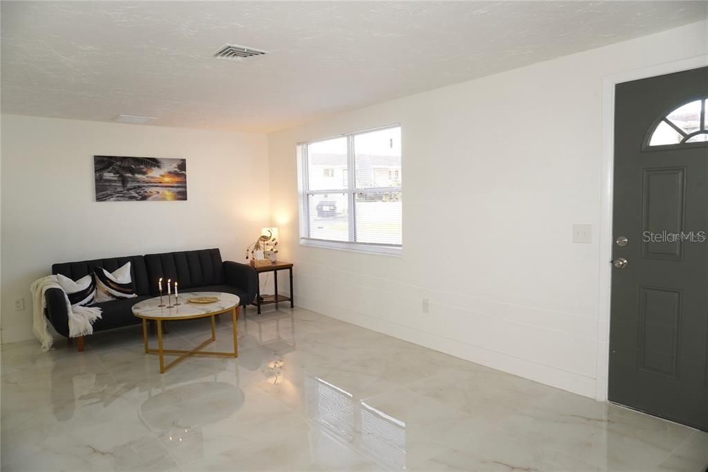 For Sale: $219,999 (2 beds, 2 baths, 1044 Square Feet)