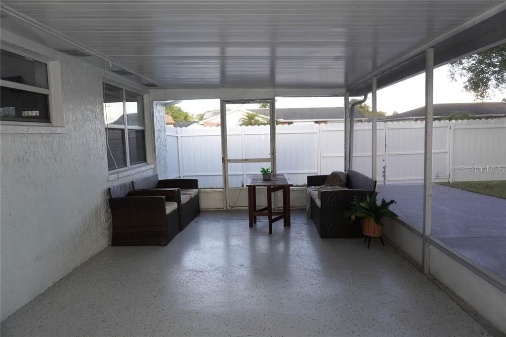 For Sale: $219,999 (2 beds, 2 baths, 1044 Square Feet)