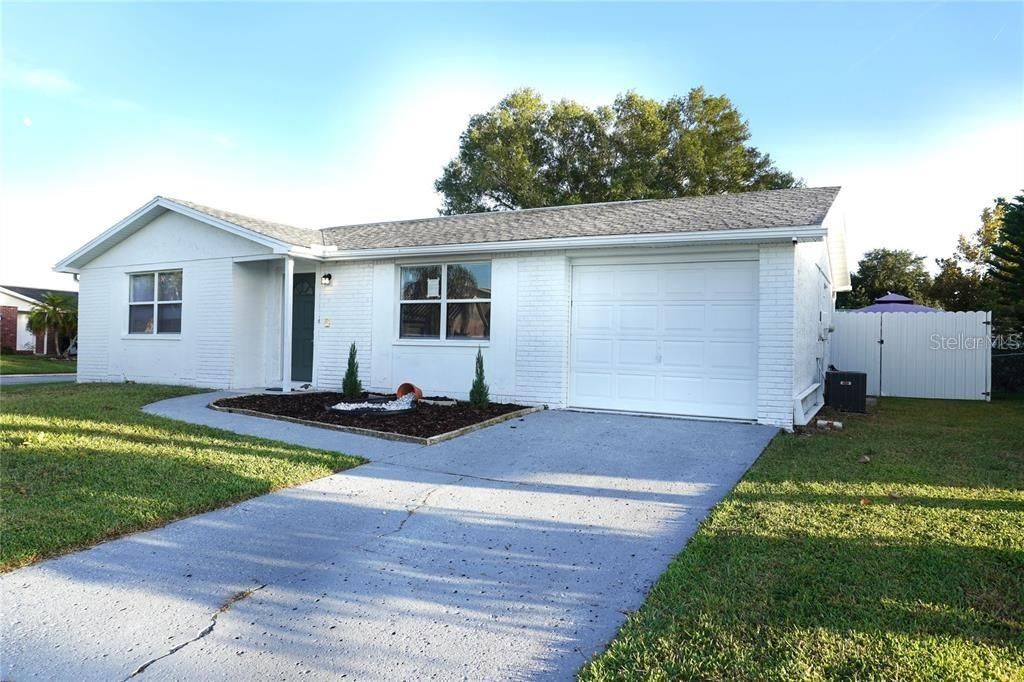 For Sale: $219,999 (2 beds, 2 baths, 1044 Square Feet)