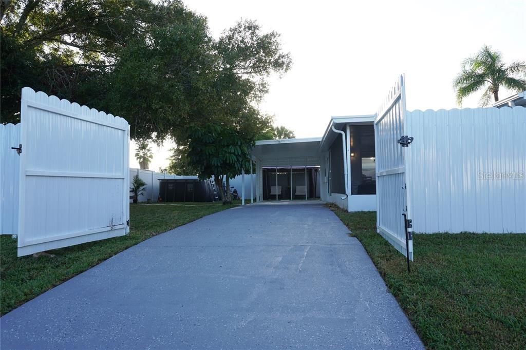 For Sale: $219,999 (2 beds, 2 baths, 1044 Square Feet)