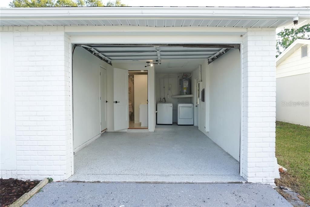 For Sale: $219,999 (2 beds, 2 baths, 1044 Square Feet)