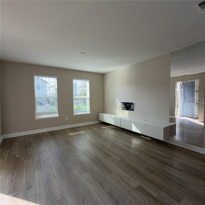 出租: $2,950 (4 贝兹, 2 浴室, 2114 平方英尺)