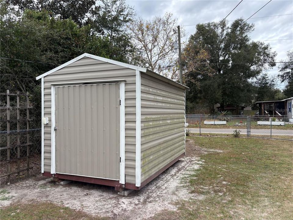 For Sale: $89,900 (2 beds, 1 baths, 784 Square Feet)