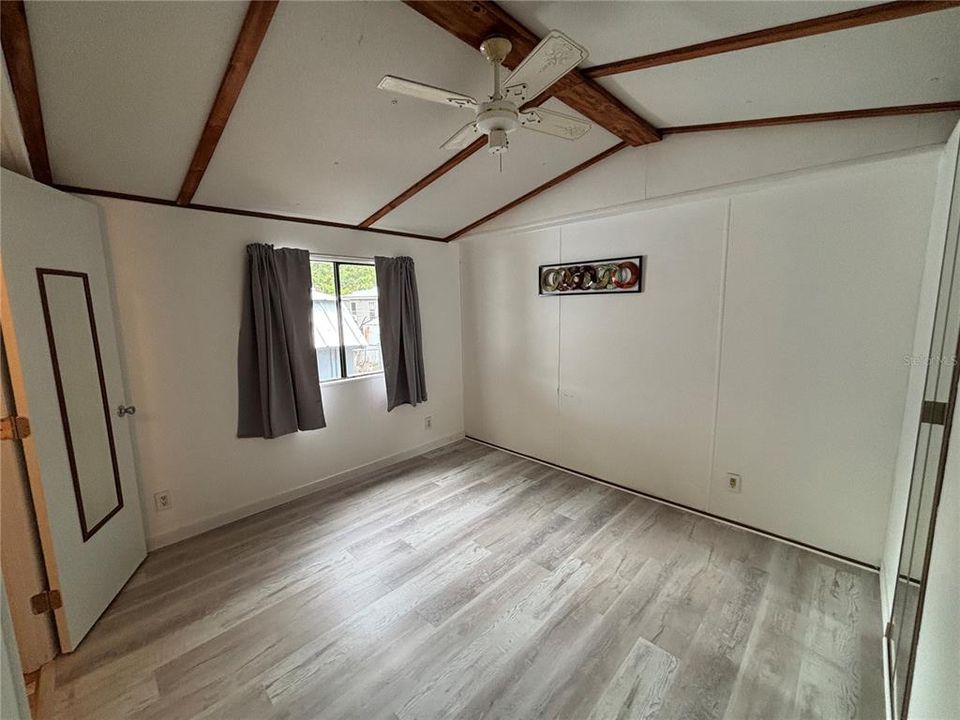 For Sale: $89,900 (2 beds, 1 baths, 784 Square Feet)