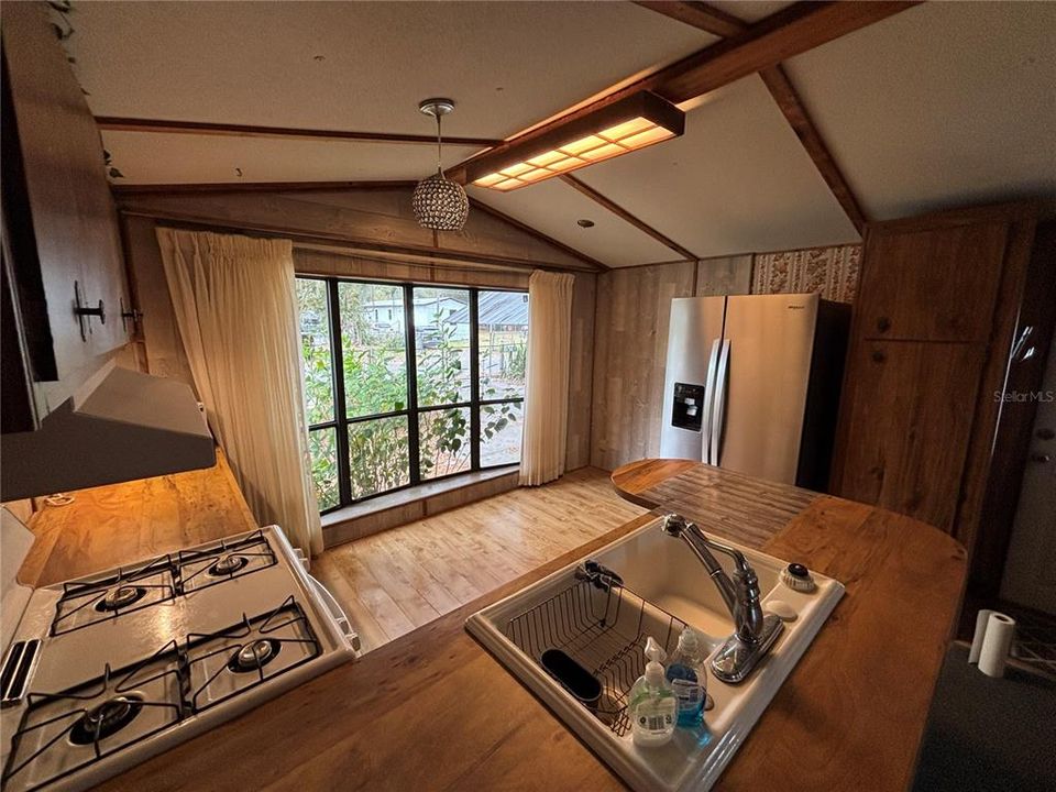 For Sale: $89,900 (2 beds, 1 baths, 784 Square Feet)