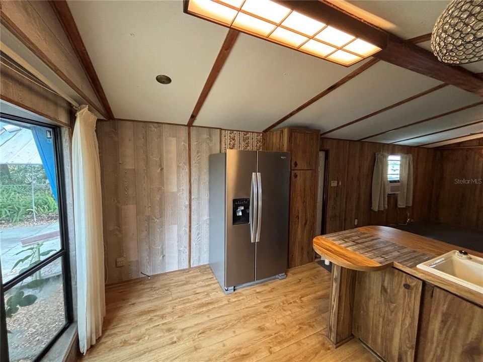 For Sale: $89,900 (2 beds, 1 baths, 784 Square Feet)