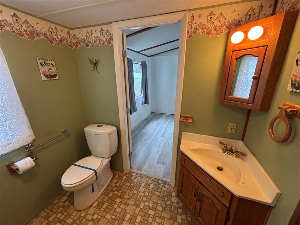 For Sale: $89,900 (2 beds, 1 baths, 784 Square Feet)