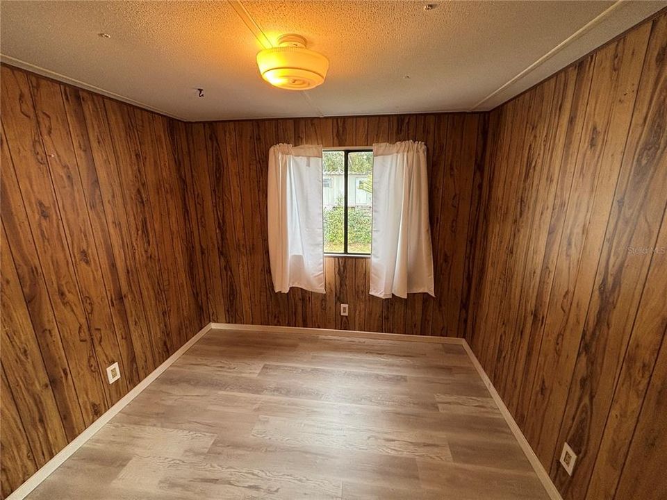 For Sale: $89,900 (2 beds, 1 baths, 784 Square Feet)