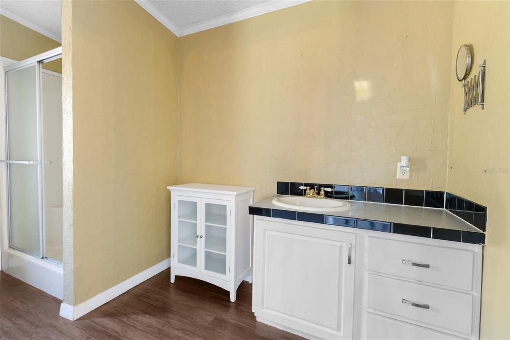 На продажу: $353,500 (3 спален, 3 ванн, 2052 Квадратных фут)