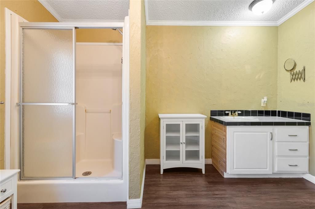 На продажу: $353,500 (3 спален, 3 ванн, 2052 Квадратных фут)