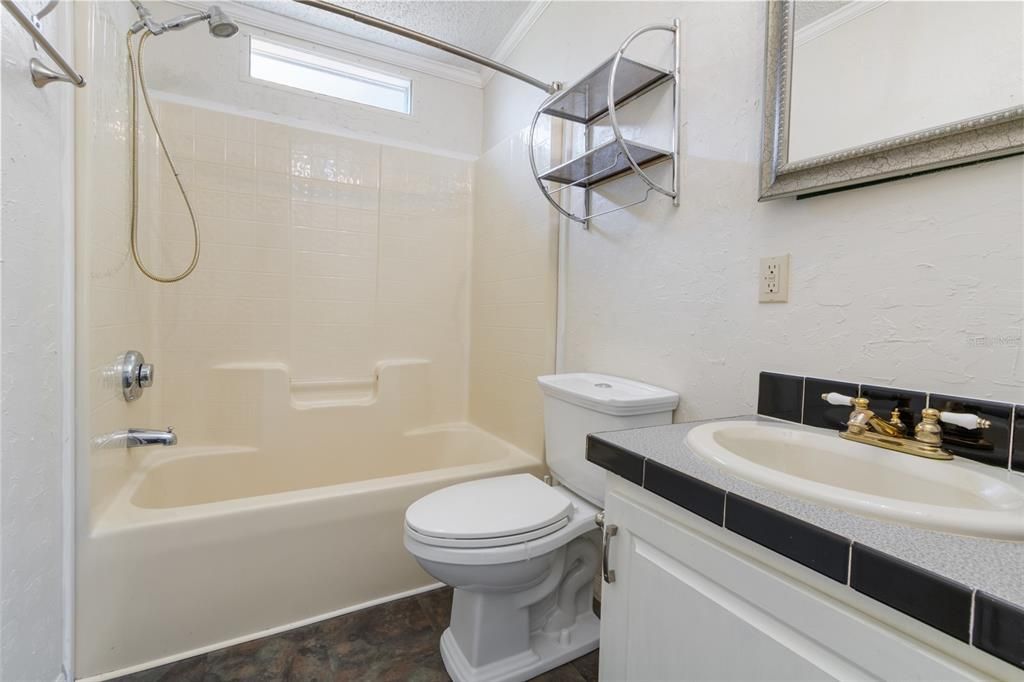 На продажу: $353,500 (3 спален, 3 ванн, 2052 Квадратных фут)