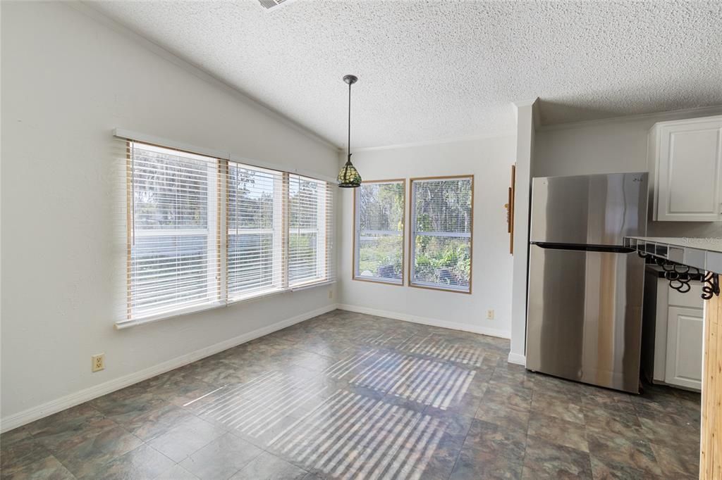 На продажу: $353,500 (3 спален, 3 ванн, 2052 Квадратных фут)