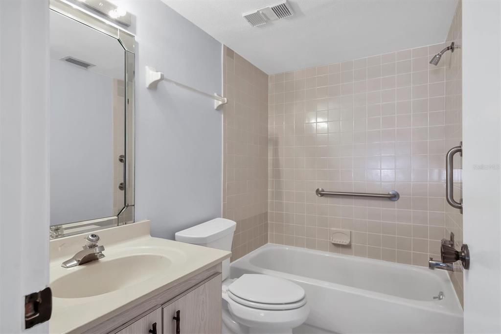 For Rent: $1,975 (2 beds, 2 baths, 1108 Square Feet)