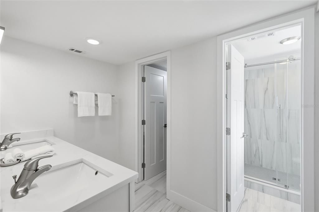 For Sale: $1,150,000 (2 beds, 2 baths, 1081 Square Feet)