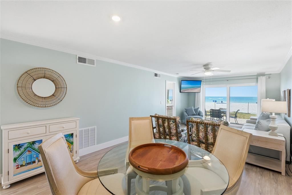 For Sale: $1,150,000 (2 beds, 2 baths, 1081 Square Feet)