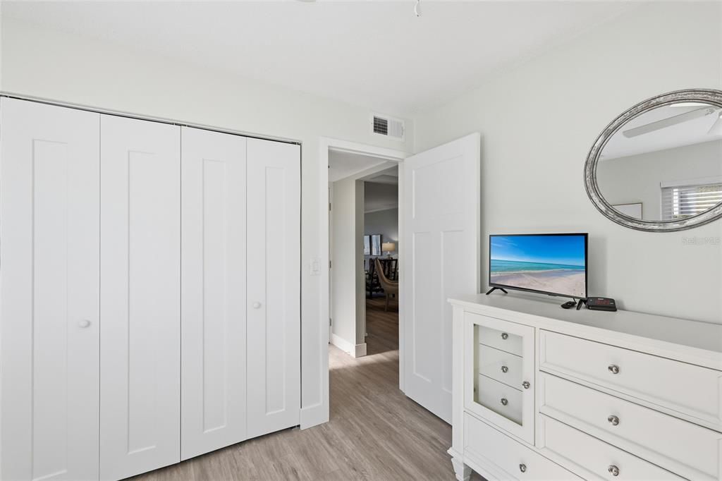 For Sale: $1,150,000 (2 beds, 2 baths, 1081 Square Feet)