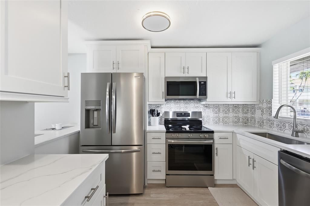 For Sale: $1,150,000 (2 beds, 2 baths, 1081 Square Feet)