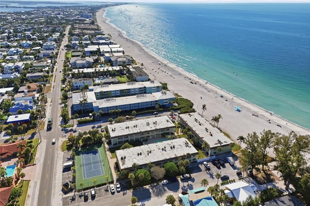 For Sale: $1,150,000 (2 beds, 2 baths, 1081 Square Feet)