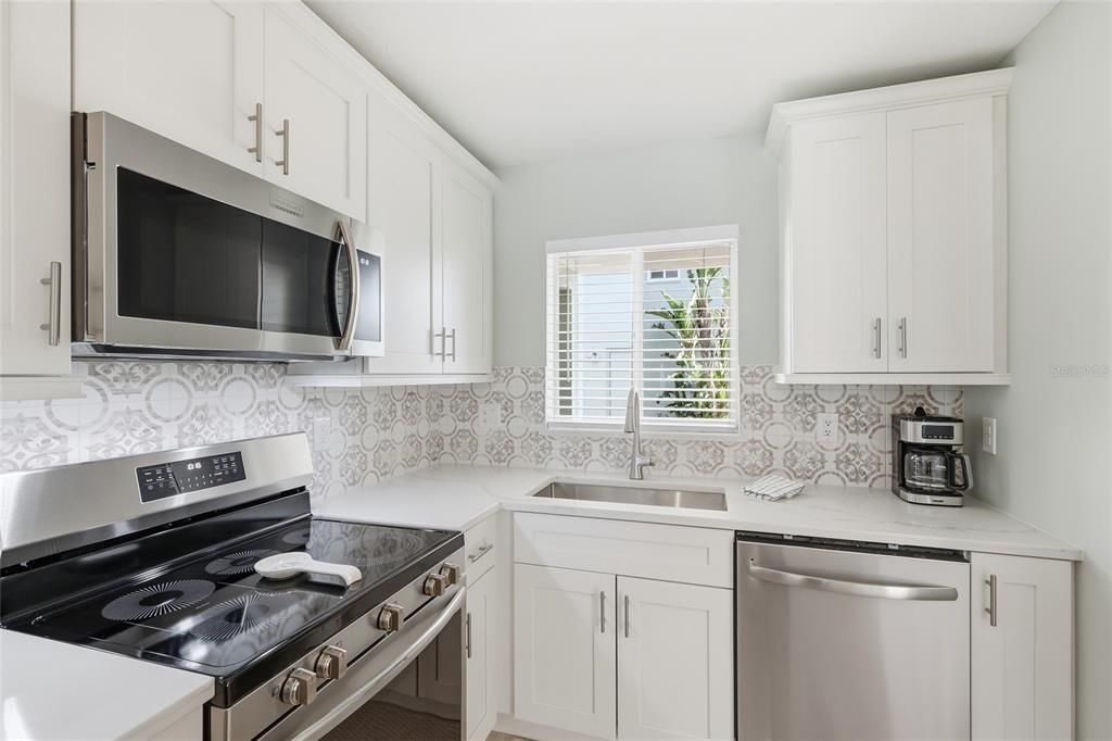 For Sale: $1,150,000 (2 beds, 2 baths, 1081 Square Feet)