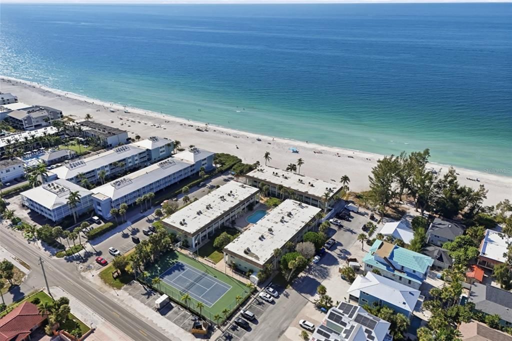 For Sale: $1,150,000 (2 beds, 2 baths, 1081 Square Feet)