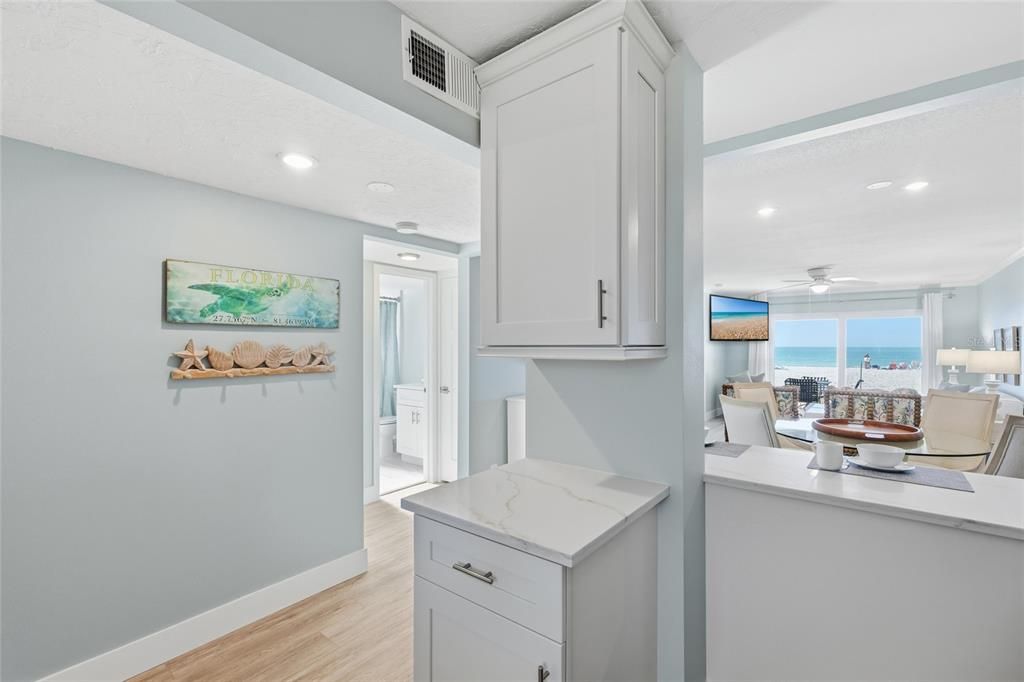 For Sale: $1,150,000 (2 beds, 2 baths, 1081 Square Feet)