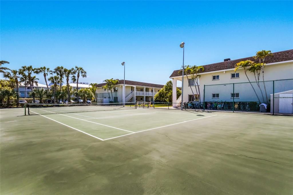 For Sale: $1,150,000 (2 beds, 2 baths, 1081 Square Feet)