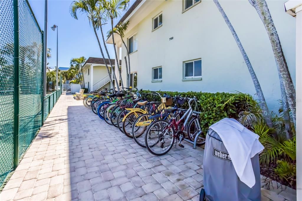 For Sale: $1,150,000 (2 beds, 2 baths, 1081 Square Feet)