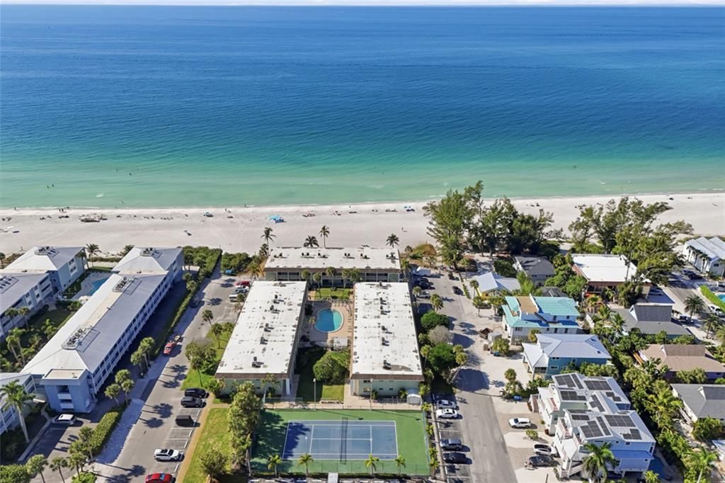 For Sale: $1,150,000 (2 beds, 2 baths, 1081 Square Feet)