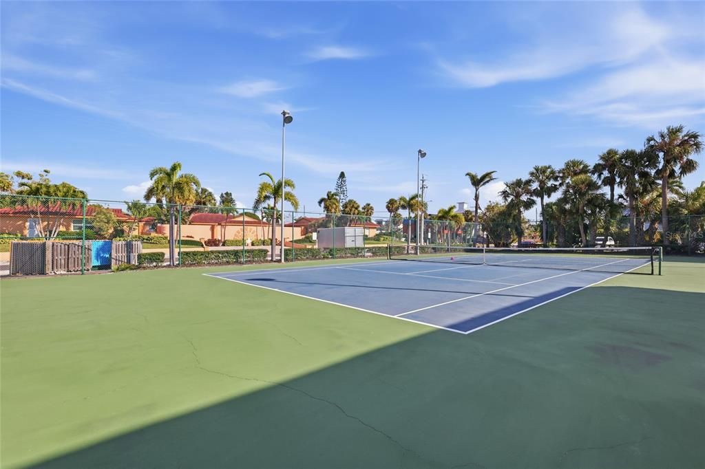 For Sale: $1,150,000 (2 beds, 2 baths, 1081 Square Feet)