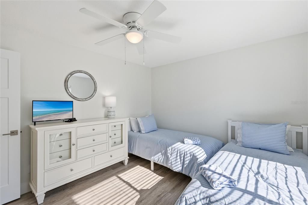 For Sale: $1,150,000 (2 beds, 2 baths, 1081 Square Feet)