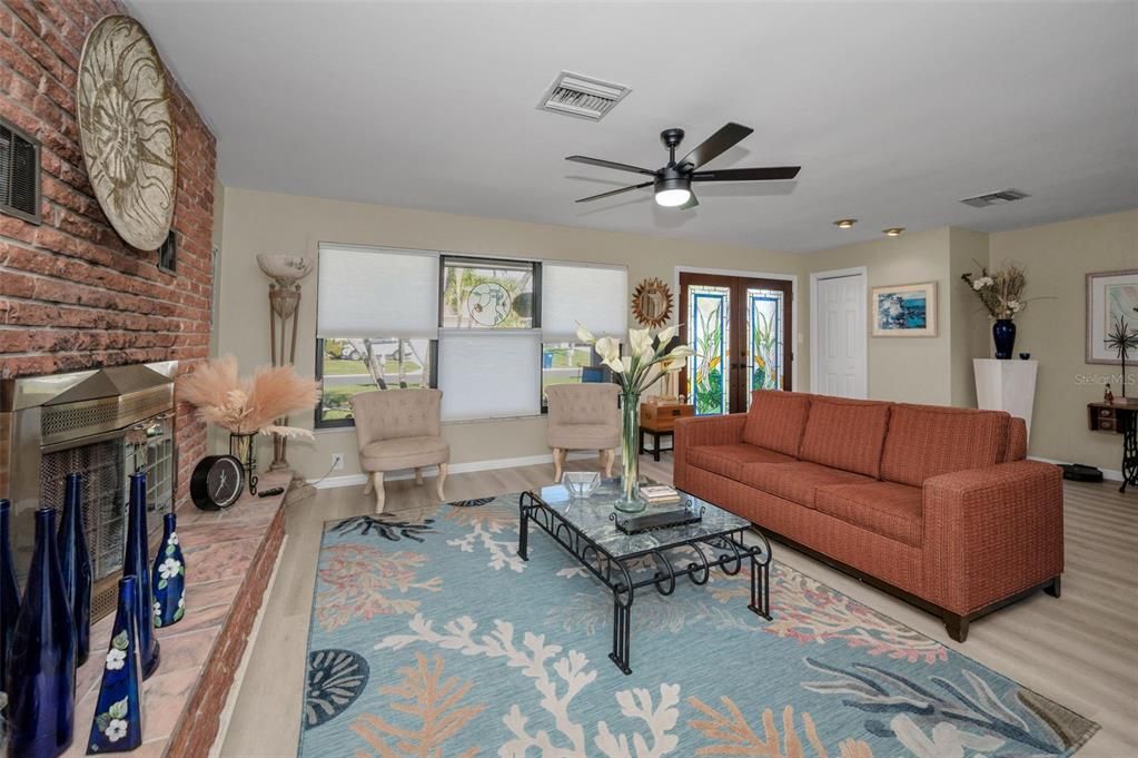 待售: $850,000 (3 贝兹, 3 浴室, 1946 平方英尺)