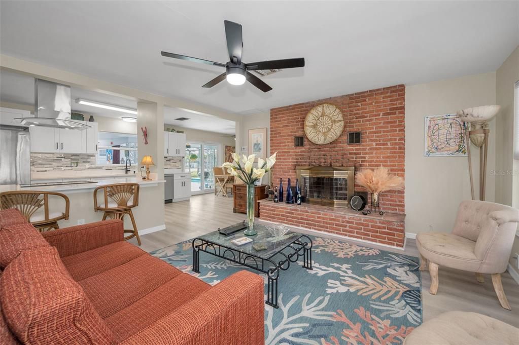 待售: $850,000 (3 贝兹, 3 浴室, 1946 平方英尺)