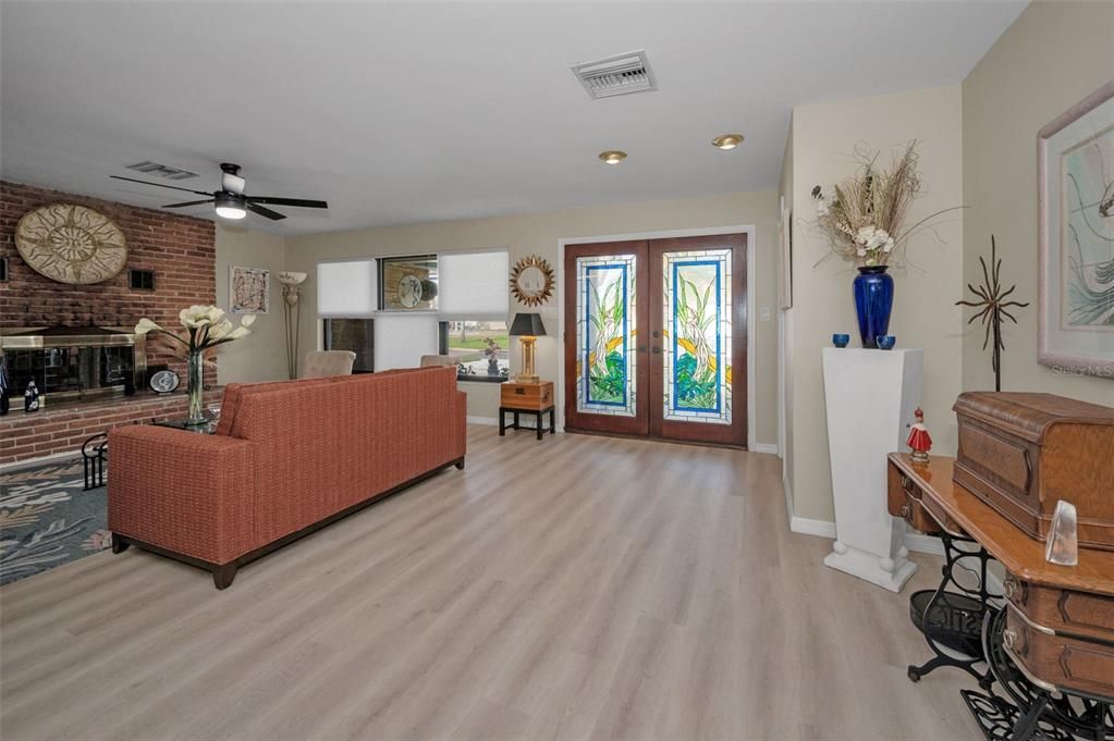 待售: $850,000 (3 贝兹, 3 浴室, 1946 平方英尺)