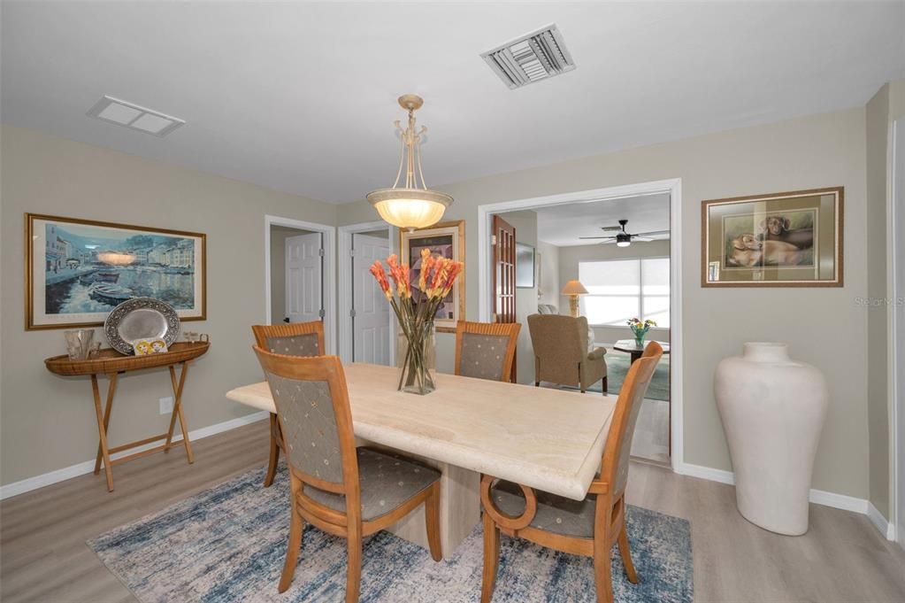 待售: $850,000 (3 贝兹, 3 浴室, 1946 平方英尺)