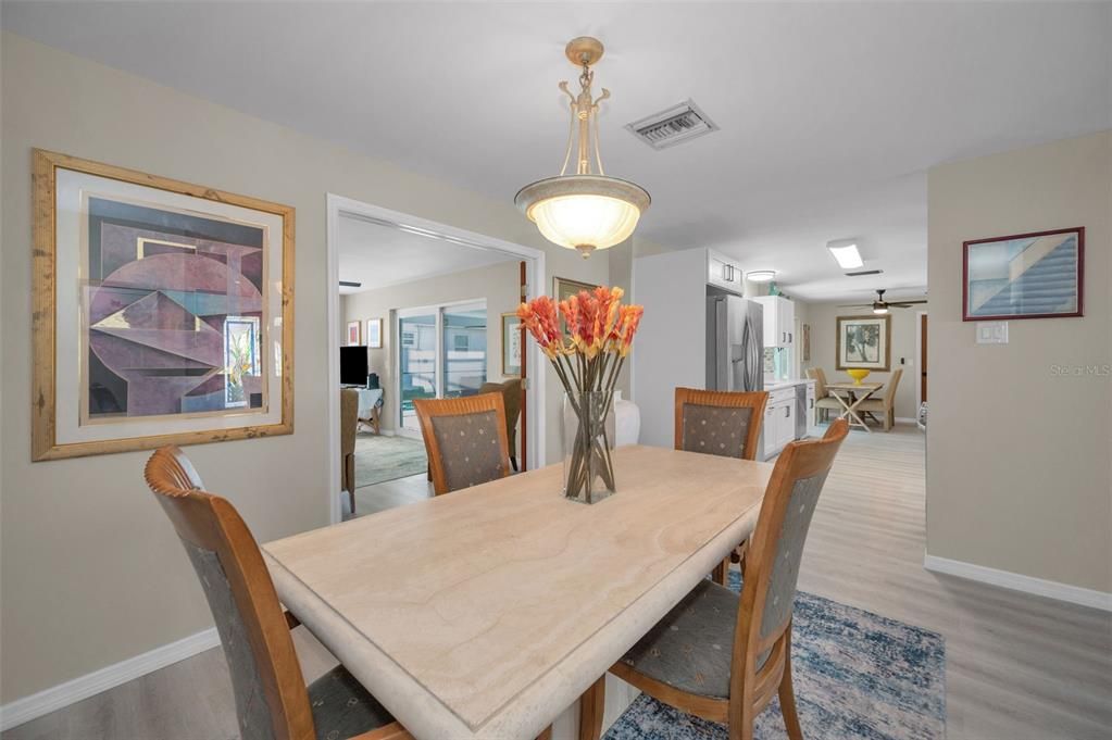 待售: $850,000 (3 贝兹, 3 浴室, 1946 平方英尺)