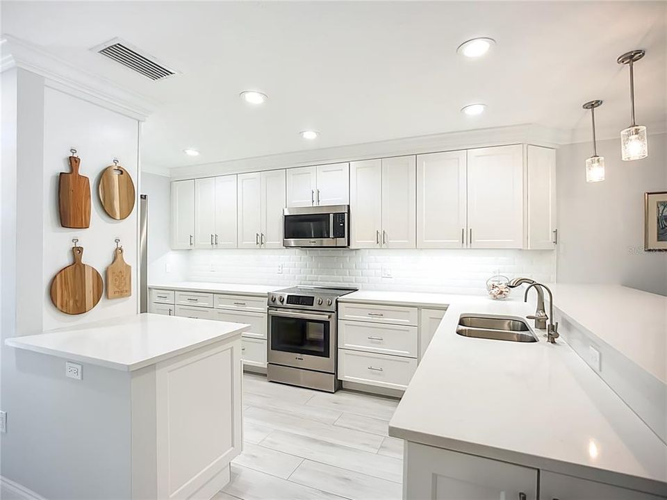 待售: $579,800 (2 贝兹, 2 浴室, 1216 平方英尺)