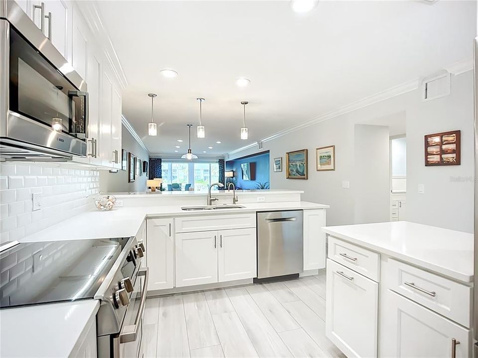 待售: $579,800 (2 贝兹, 2 浴室, 1216 平方英尺)