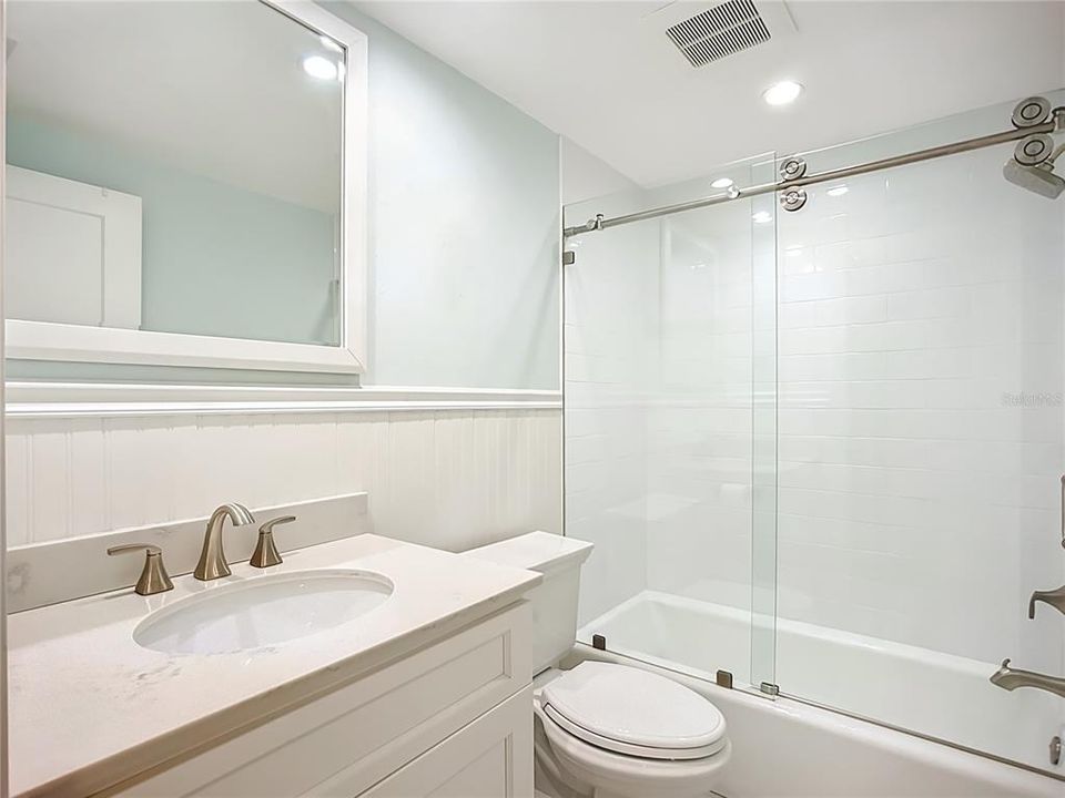 待售: $579,800 (2 贝兹, 2 浴室, 1216 平方英尺)