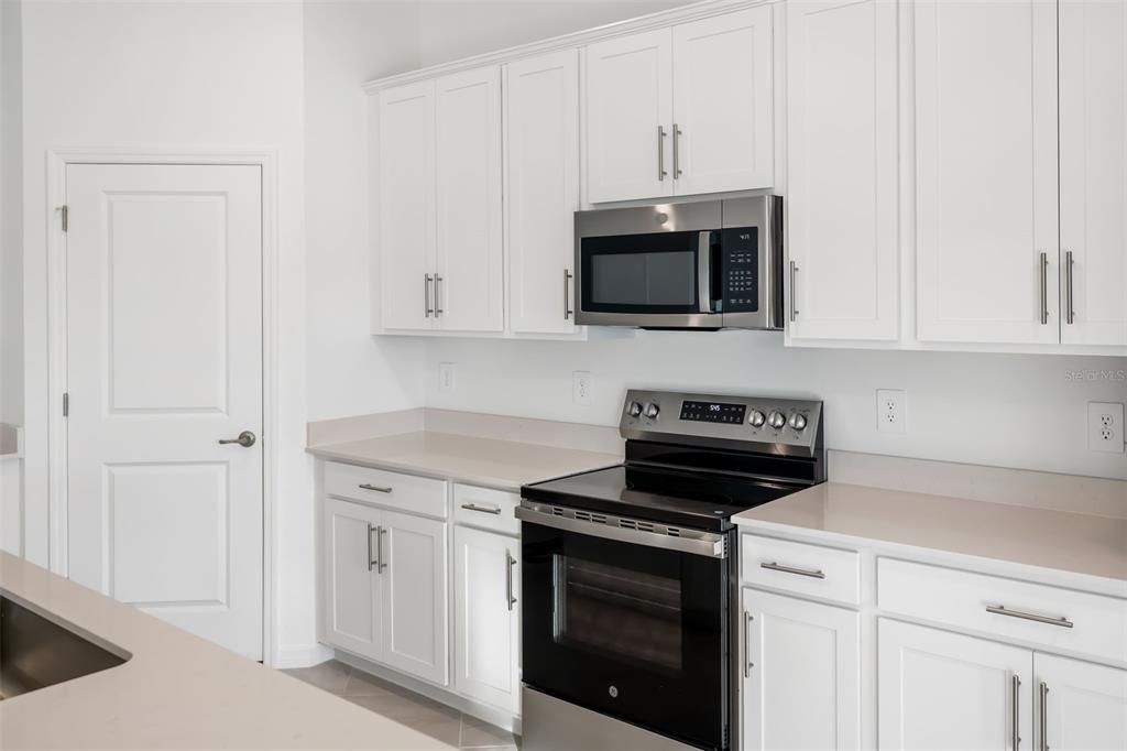 For Rent: $3,100 (2 beds, 2 baths, 1366 Square Feet)