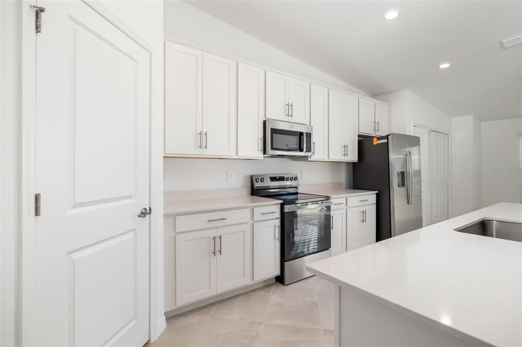 For Rent: $3,100 (2 beds, 2 baths, 1366 Square Feet)